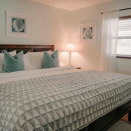Entire Home, Heated Pool, Just 10 Min To Beach! Vero Beach Bagian luar foto