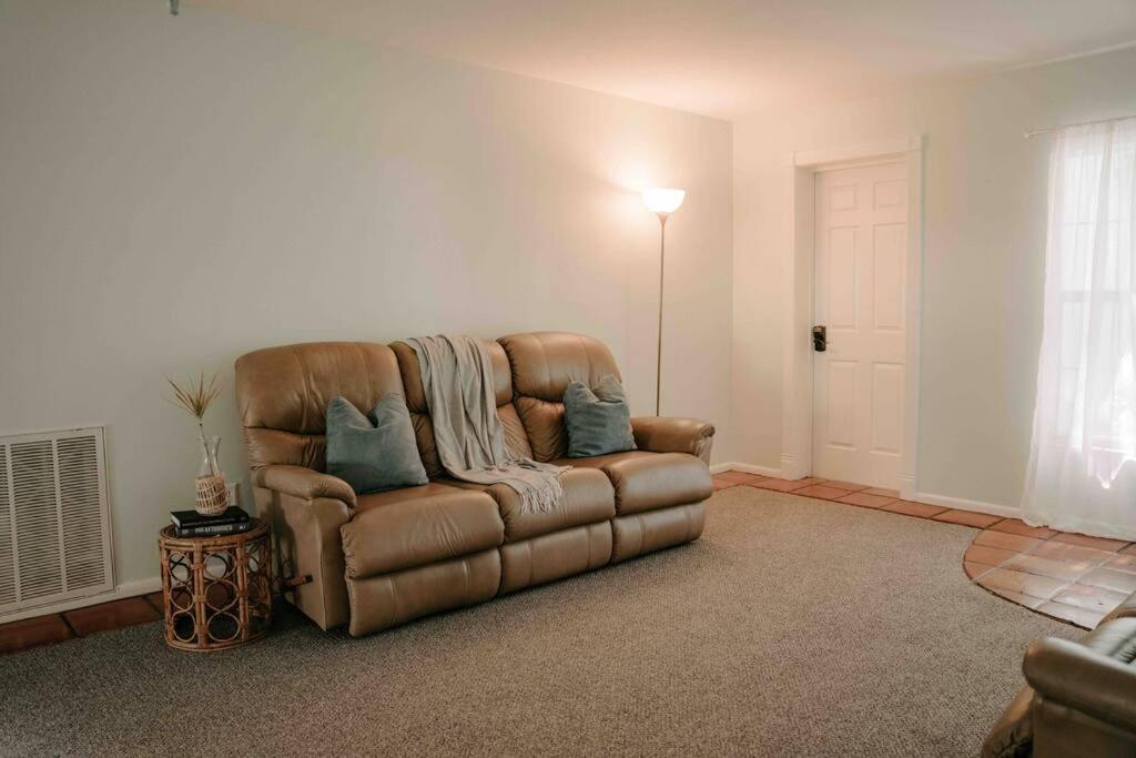 Entire Home, Heated Pool, Just 10 Min To Beach! Vero Beach Bagian luar foto