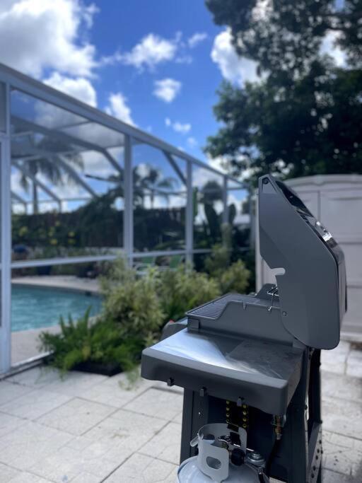 Entire Home, Heated Pool, Just 10 Min To Beach! Vero Beach Bagian luar foto